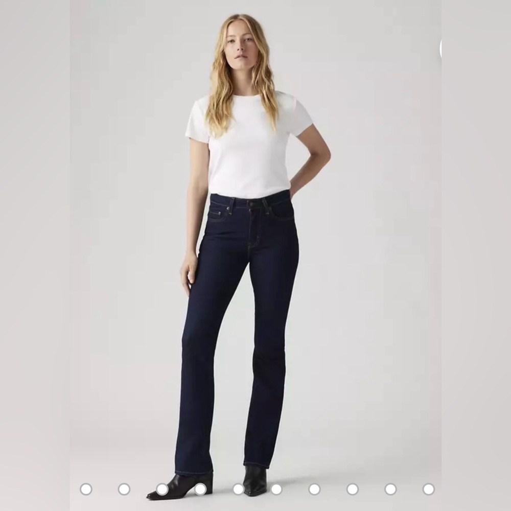 LEVIS 725 High Wasted Bootcut Jeans in Dark Wash size 27/28/32